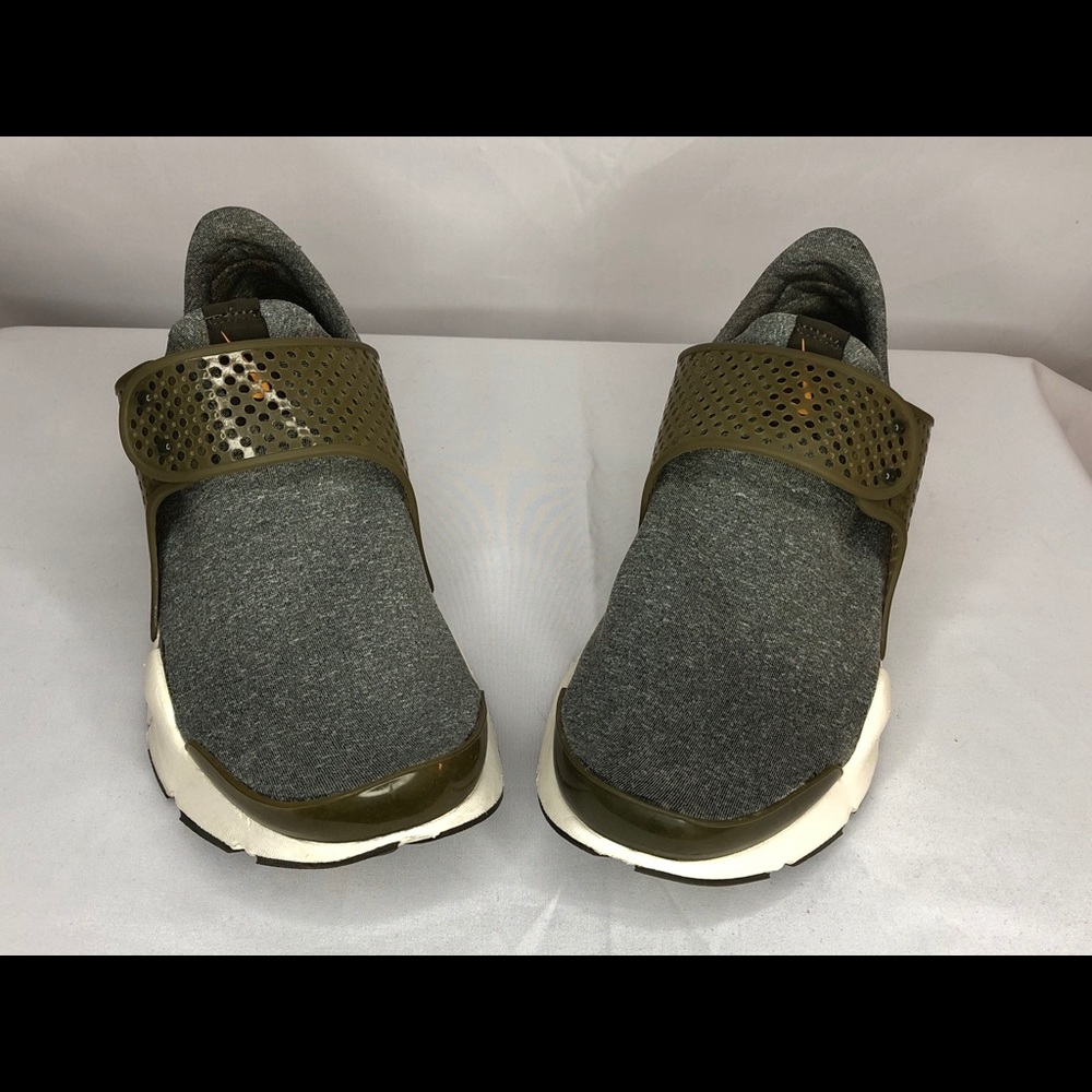 Nike women’s sneakers